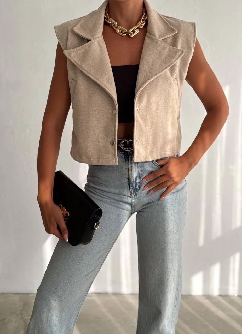 Önü çıtçıtlı cepli kaşe yelek bej