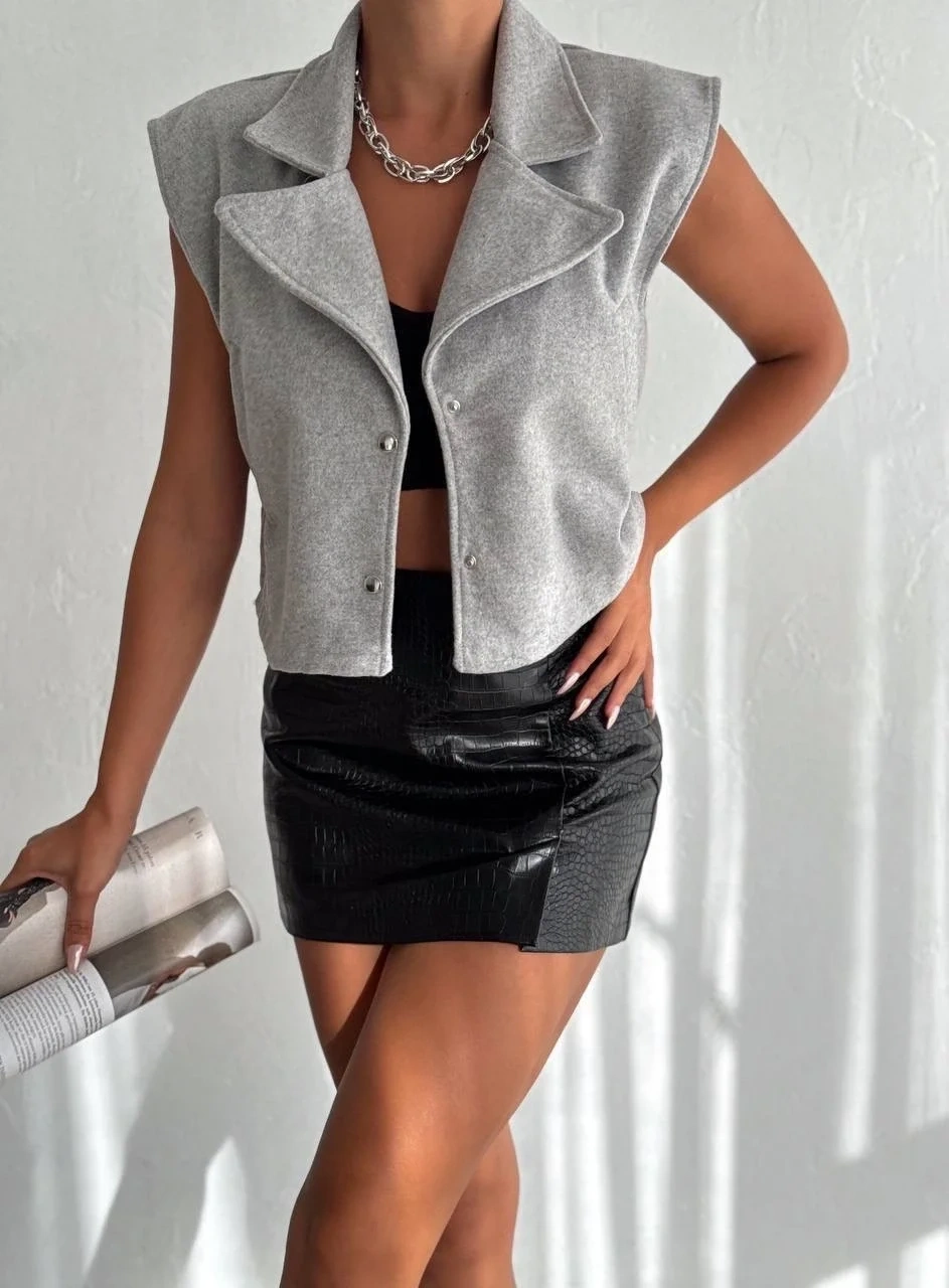 Önü çıtçıtlı cepli kaşe yelek gri