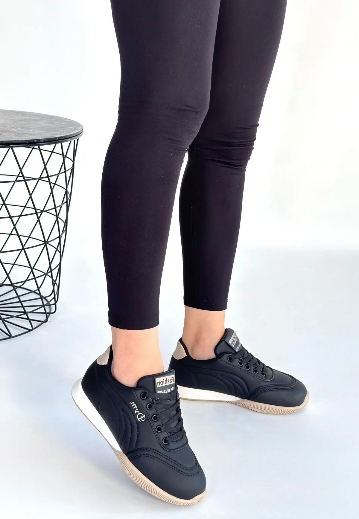 Tawen Siyah Cilt Bej Tabanlı Bağcıklı Spor Ayakkabı