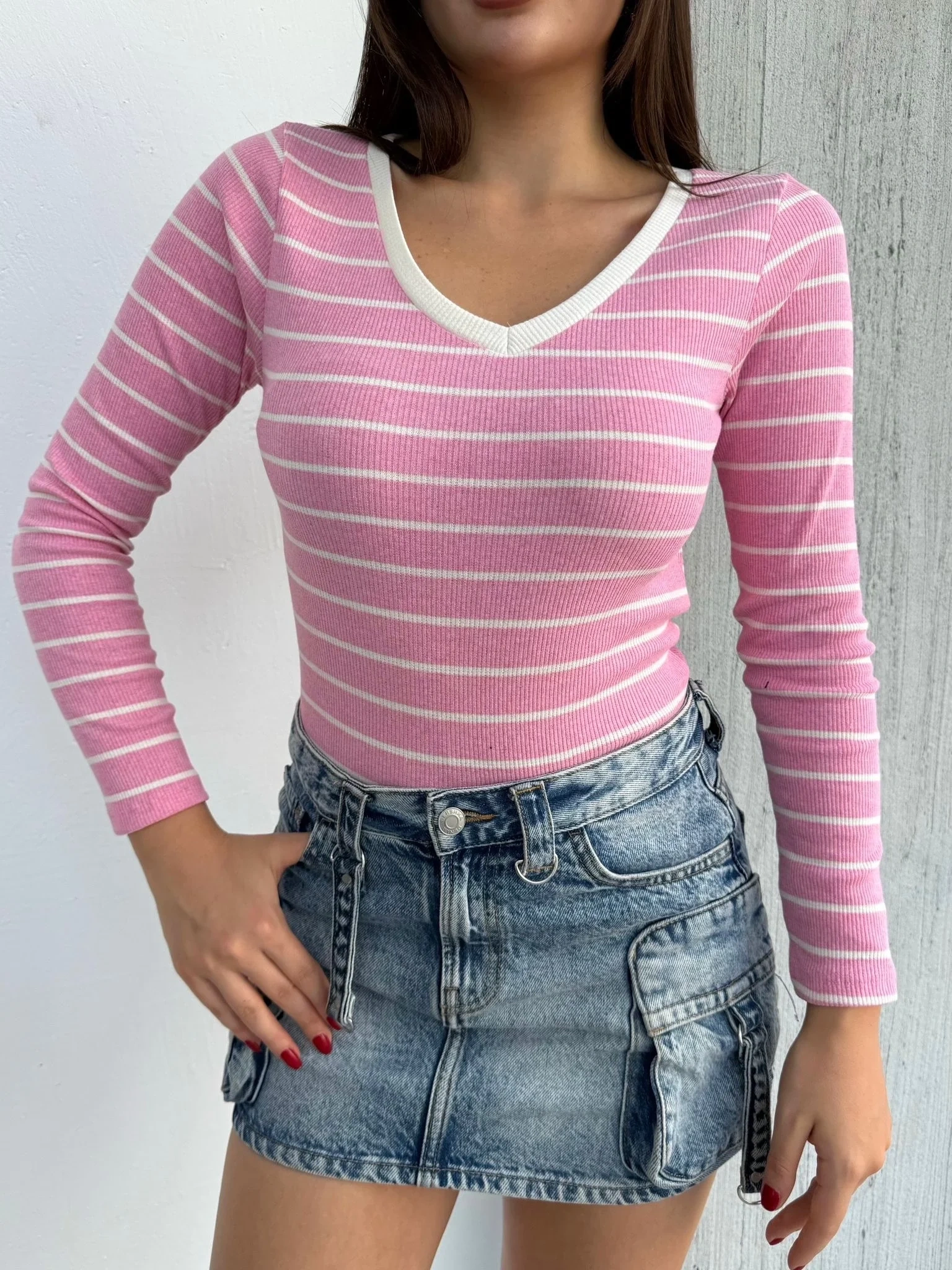 V yaka çizgili bluz pembe