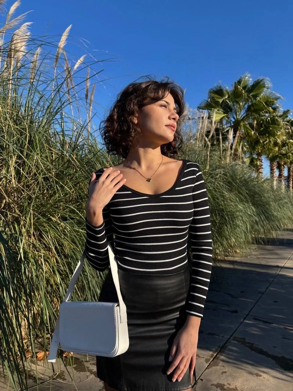 V yaka çizgili bluz siyah