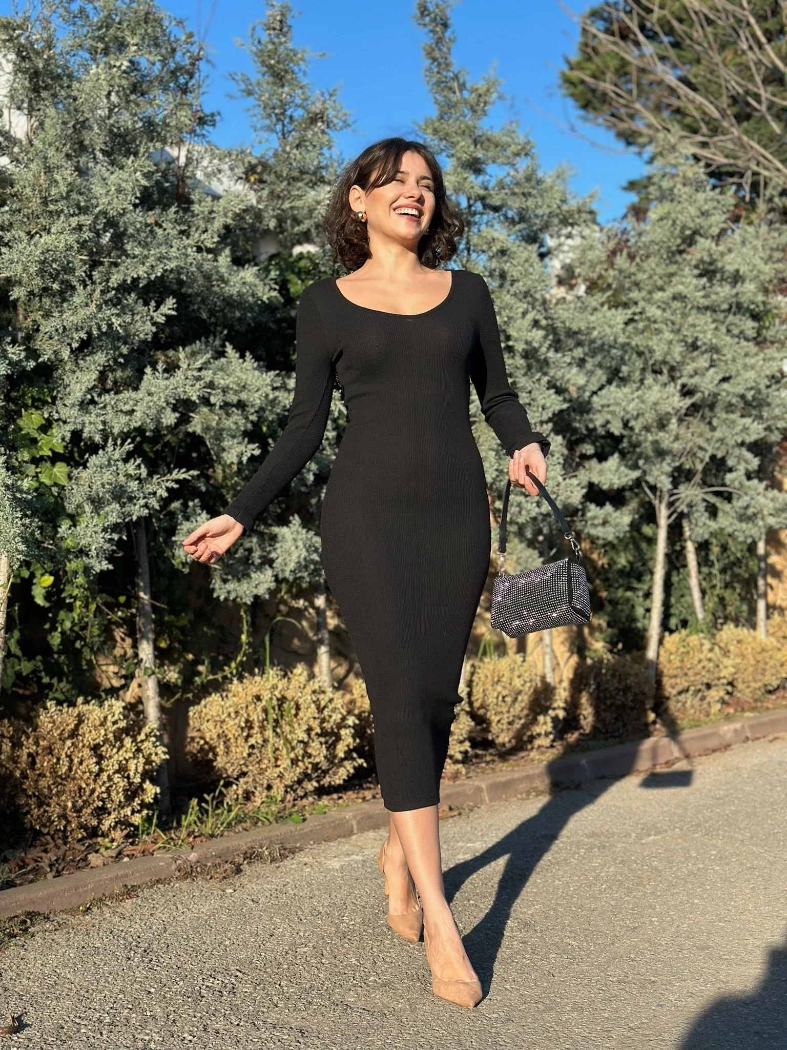 V yaka Uzun kollu midi boy elbise siyah