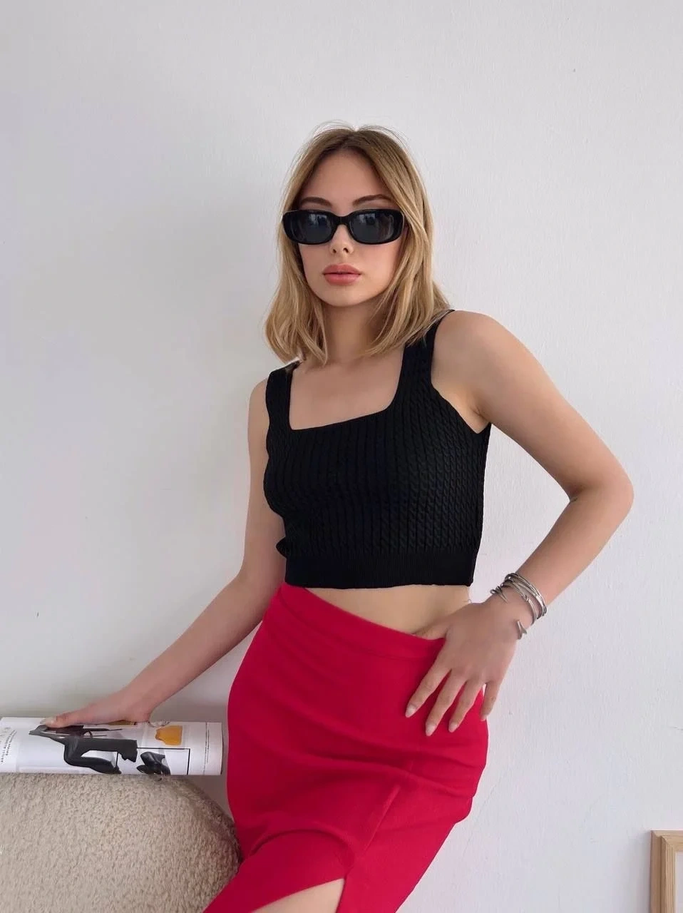 Yırtmaçlı esnek kumaş midi boy etek koyu kırmızı