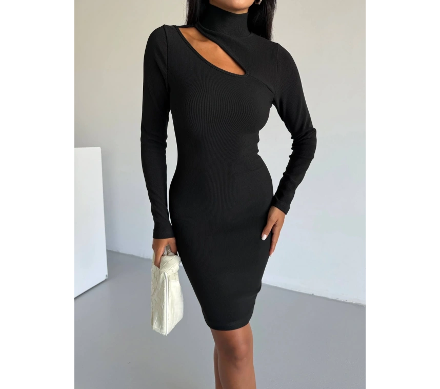 Boğazlı gögüs dekolteli elbise siyah