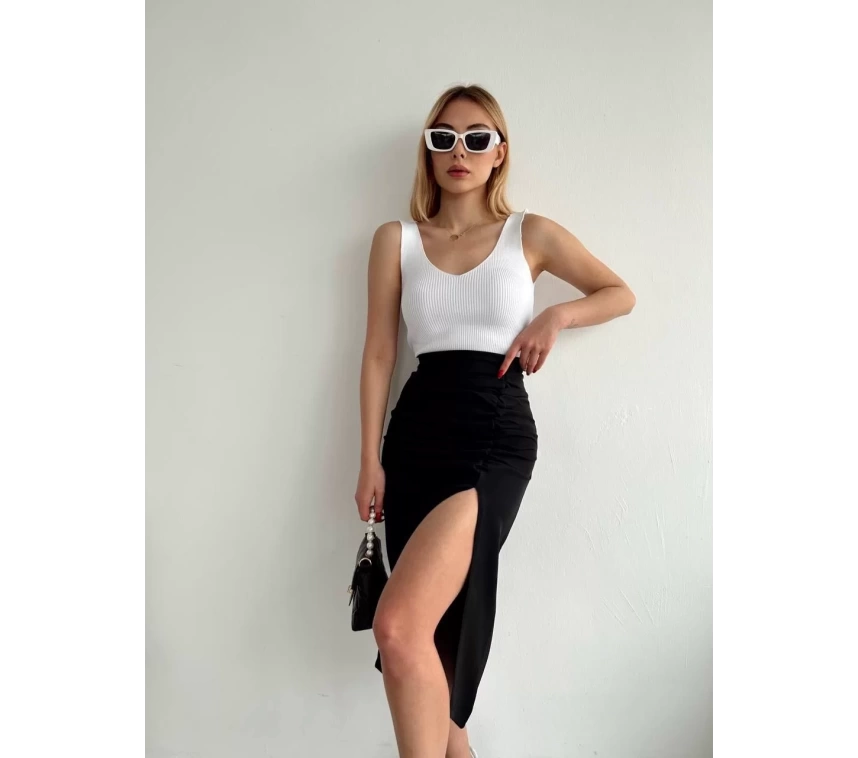 Büzgülü uzun yırtmaçlı midi boy etek siyah