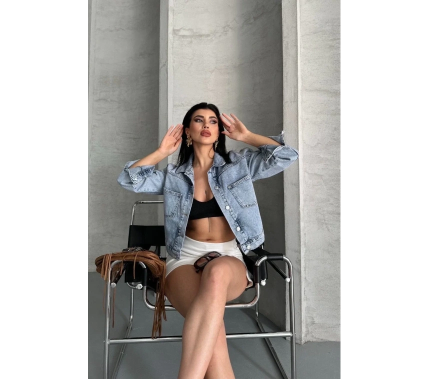 Çift cepli kol katlamalı kar yıkama crop kot ceket buz mavi