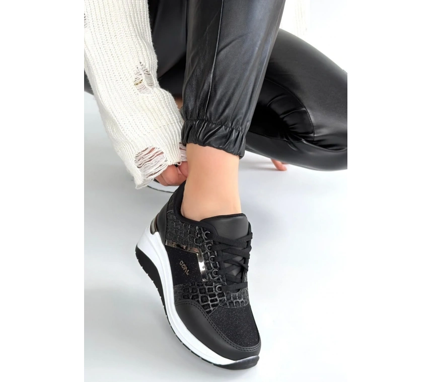 Geja Siyah Cilt Bağcıklı Beyaz Tabanlı Spor Ayakkabı