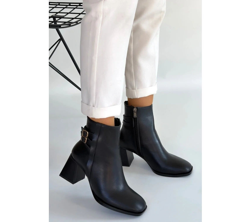 Kanda Siyah Cilt Topuklu Bot