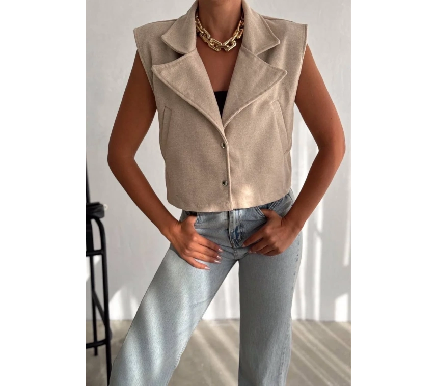 Önü çıtçıtlı cepli kaşe yelek bej