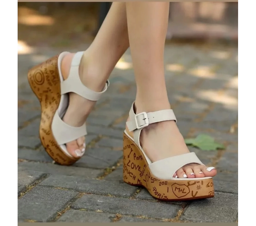 Riboy Bej Cilt Dolgu Topuk Sandalet