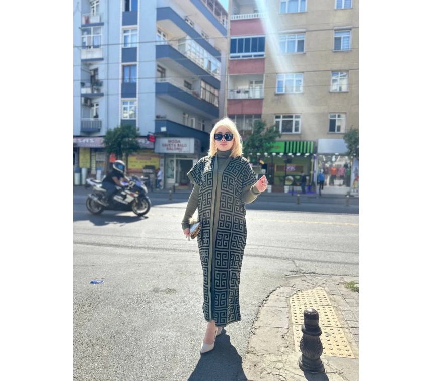 Siyah çizgi desenli elbiseli hırka triko takım haki