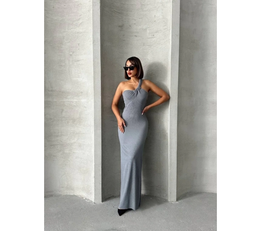 Tek omuz pliseli elbise