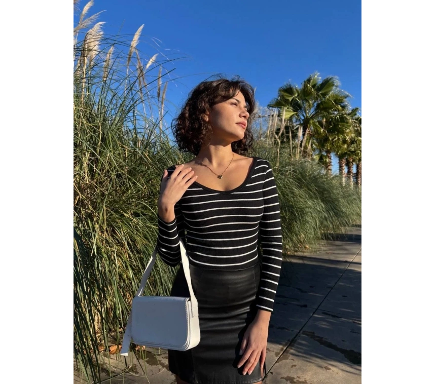 V yaka çizgili bluz siyah