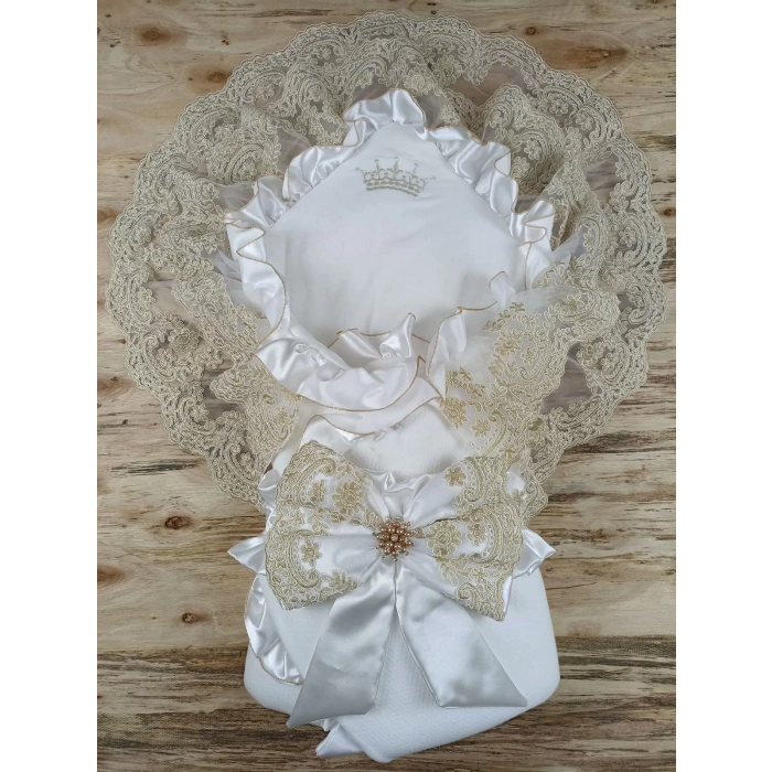 Eterelle Sahra Taç Nakışlı İnci Ve Dantel Fiyonklu Çift Dantel Duvaklı Trilüks Kundak Bebek Battaniyesi Gold