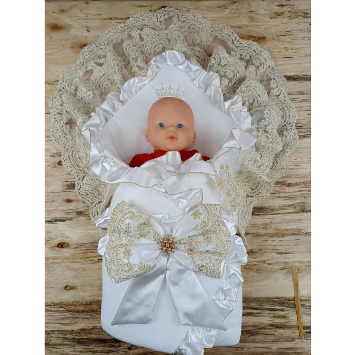 Eterelle Sahra Taç Nakışlı İnci Ve Dantel Fiyonklu Çift Dantel Duvaklı Trilüks Kundak Bebek Battaniyesi Gold