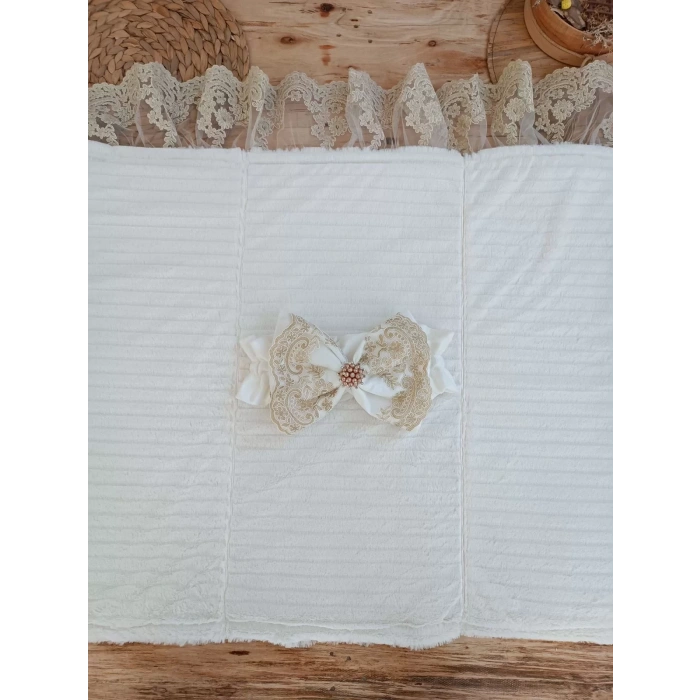 Eterelle Yenidoğan Beyaz Wool Yün Kumaş Taç Nakışlı Trilüks Kundak Bebek Battaniyesi Beyaz