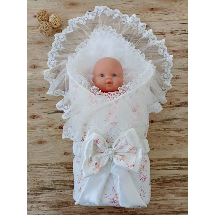 Eterelle Yenidoğan Hanımeli Desenli Taç Nakışlı Delüks Kundak Bebek Battaniyesi Ekru