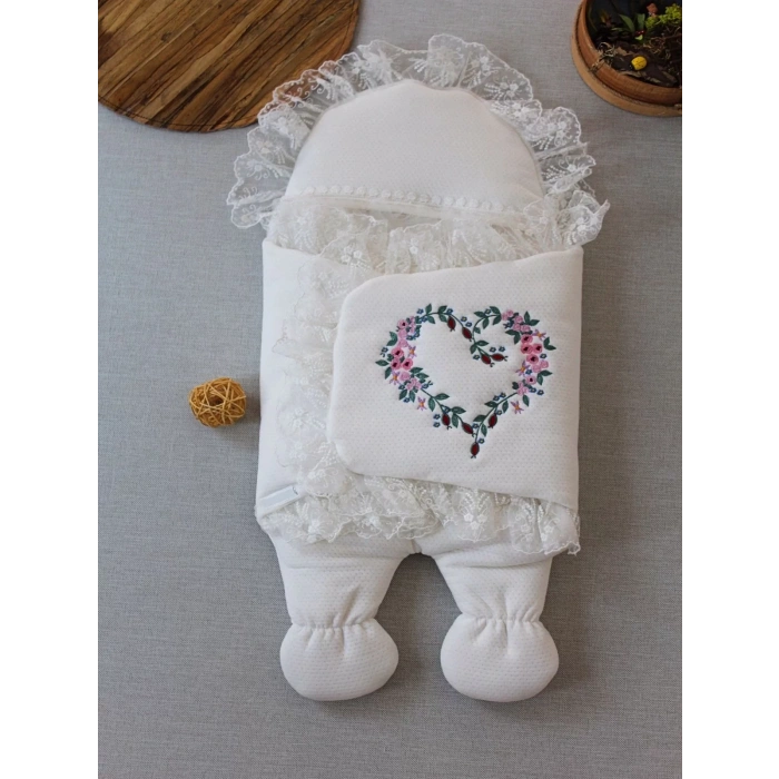 Eterelle Yenidoğan Kapitone Anadolunun Kalbi Nakışlı Ayaklı Kız Erkek Bebek Battaniyesi Ekru