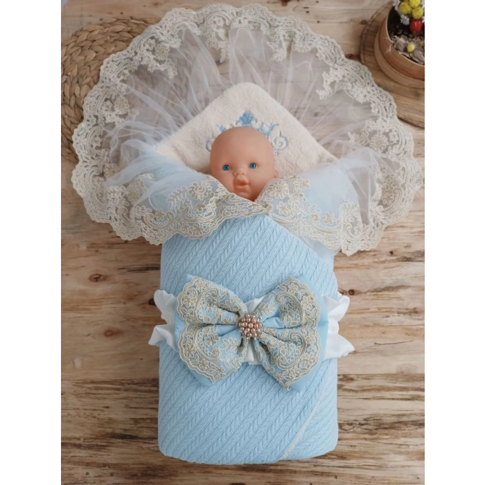 Eterelle Yenidoğan Kuzulu Taç Nakış Güpürlü Fiyonklu Duvaklı Prizma Taş Unisex Kundak Bebek Battaniyesi Mavi