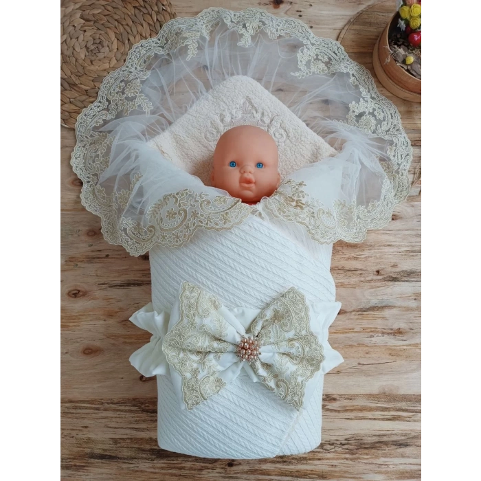 Eterelle Yenidoğan Kuzulu Taç Nakış Güpürlü Fiyonklu Duvaklı Prizma Taş Unisex Kundak Bebek Battaniyesi Ekru