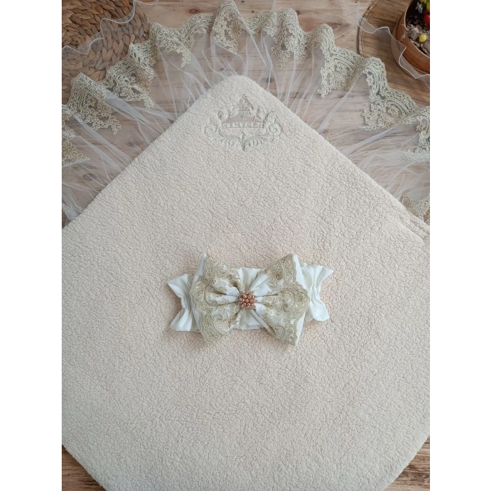 Eterelle Yenidoğan Kuzulu Taç Nakış Güpürlü Fiyonklu Duvaklı Prizma Taş Unisex Kundak Bebek Battaniyesi Ekru
