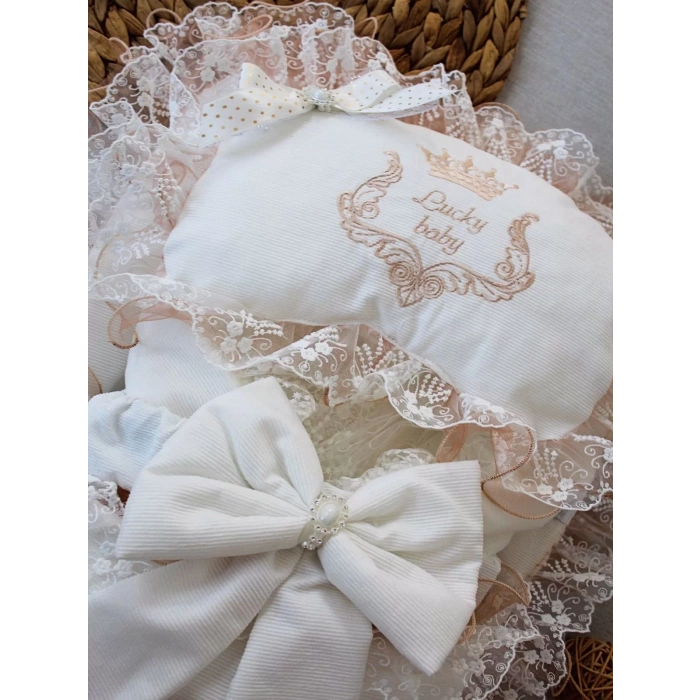 Eterelle Yenidoğan Nil Taç Nakışlı Kundaklı Trilüks 3lü Alt Açma Seti Bej