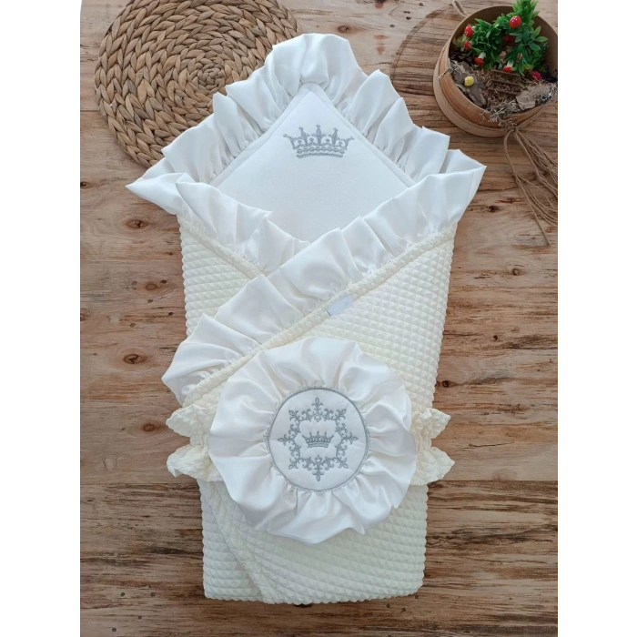 Eterelle Yenidoğan Piramitland Soft Taç Nakışlı Bebek Battaniyesi Kundak Krem