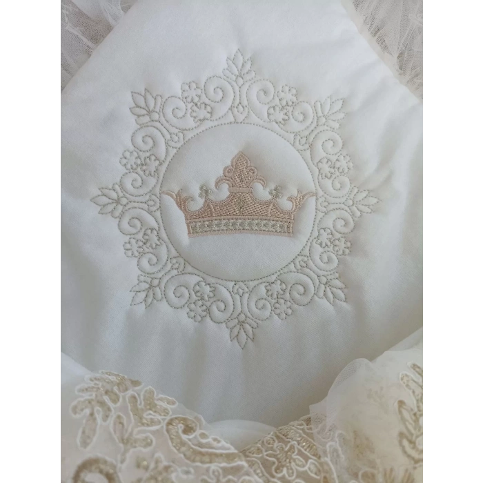 Eterelle Yenidoğan Sahra Taç Nakışlı Plazma Taşlı Güpürlü Fiyonklu Duvaklı Trilüks Kundak Bebek Battaniyesi Ekru
