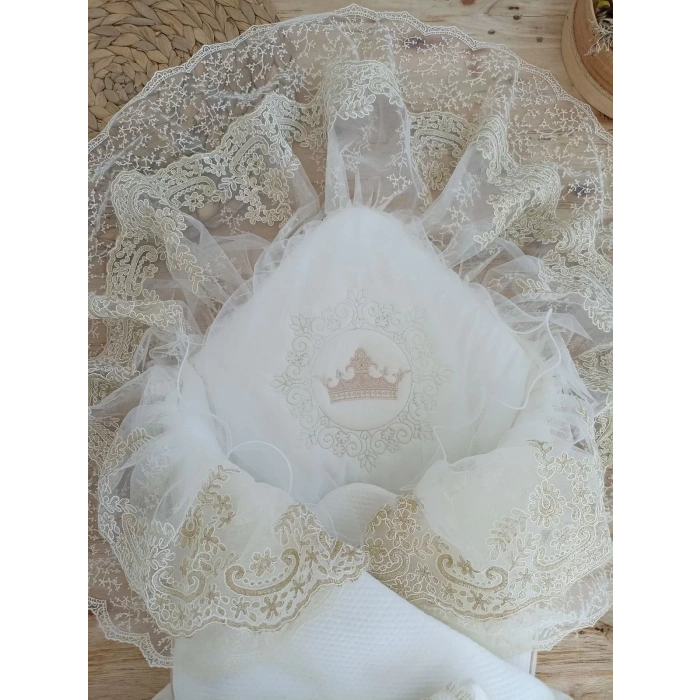 Eterelle Yenidoğan Sahra Taç Nakışlı Plazma Taşlı Güpürlü Fiyonklu Duvaklı Trilüks Kundak Bebek Battaniyesi Sütlü Kahve