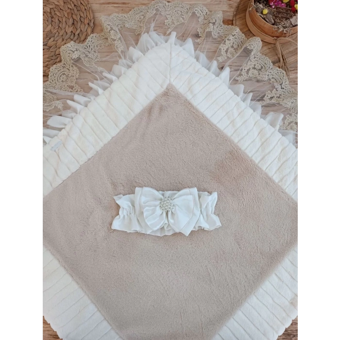 Eterelle Yenidoğan Wool Yün Kumaş Taç Nakışlı Güpür Duvaklı Fiyonk Prizma Taş Unisex Kundak Bebek Battaniyesi Bej