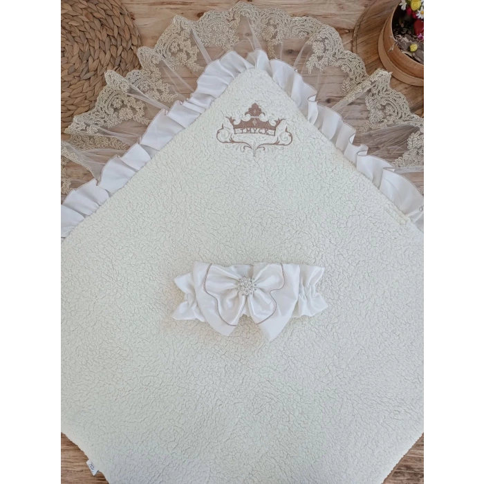 Eterelle Yenidoğan Wool Yün Kumaş Taç Nakışlı Güpür Duvaklı Fiyonk Prizma Taş Unisex Kundak Bebek Battaniyesi Kahverengi