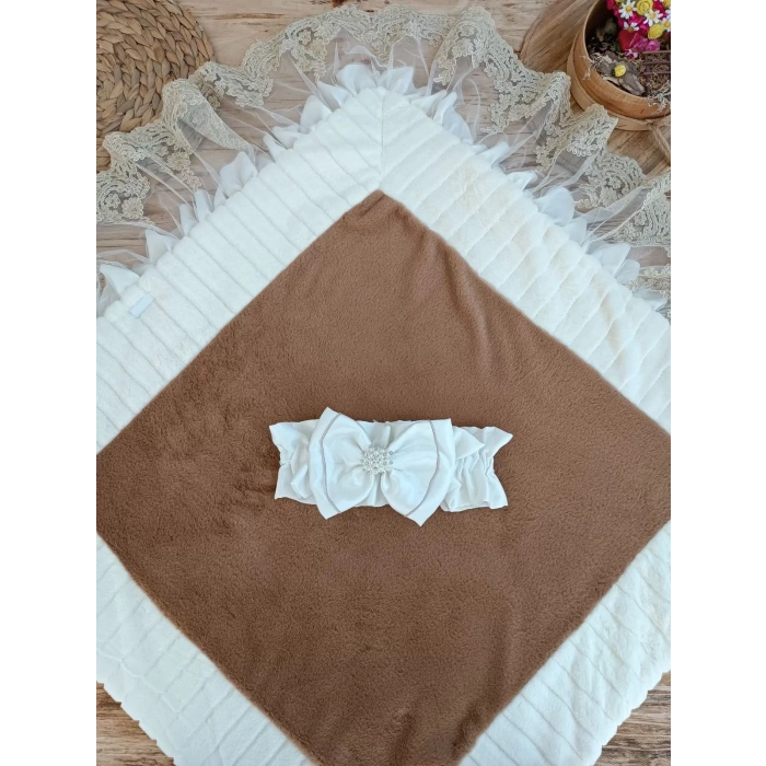 Eterelle Yenidoğan Wool Yün Kumaş Taç Nakışlı Güpür Duvaklı Fiyonk Prizma Taş Unisex Kundak Bebek Battaniyesi Kahverengi
