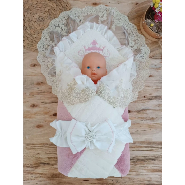Eterelle Yenidoğan Wool Yün Kumaş Taç Nakışlı Güpür Duvaklı Fiyonk Prizma Taş Unisex Kundak Bebek Battaniyesi Pembe