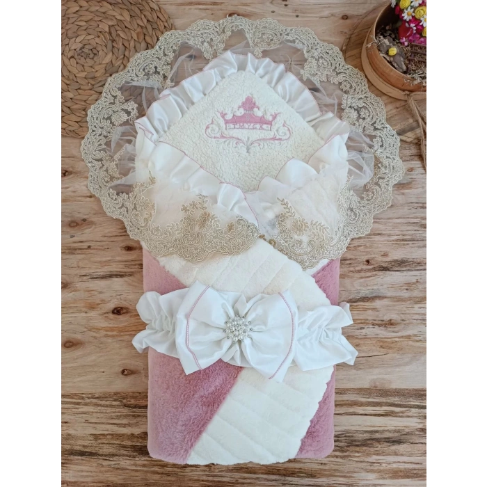 Eterelle Yenidoğan Wool Yün Kumaş Taç Nakışlı Güpür Duvaklı Fiyonk Prizma Taş Unisex Kundak Bebek Battaniyesi Pembe