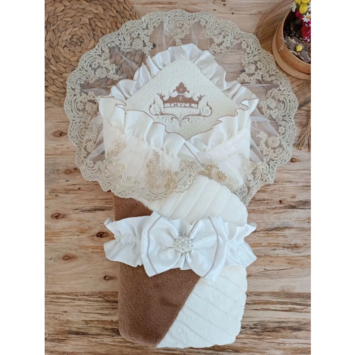 Eterelle Yenidoğan Wool Yün Kumaş Taç Nakışlı Güpür Duvaklı Fiyonk Prizma Taş Unisex Kundak Bebek Battaniyesi Kahverengi