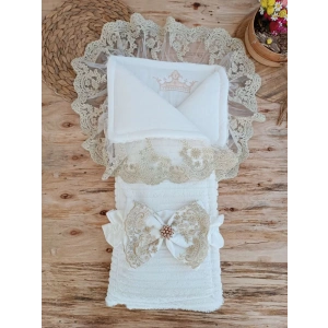 Eterelle Yenidoğan Beyaz Wool Yün Kumaş Taç Nakışlı Trilüks Kundak Bebek Battaniyesi Beyaz
