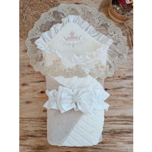 Eterelle Yenidoğan Wool Yün Kumaş Taç Nakışlı Güpür Duvaklı Fiyonk Prizma Taş Unisex Kundak Bebek Battaniyesi Bej