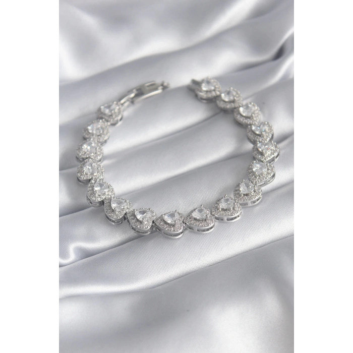 Pirinç Gümüş Renk Zirkon Taşlı Kalp Model VIP Seri Kadın Bileklik