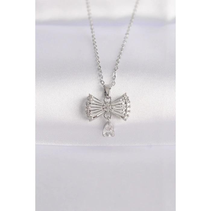 316L Çelik Zincir Gümüş Renk Zirkon Taşlı Kalp Detay Fiyonk Kolye