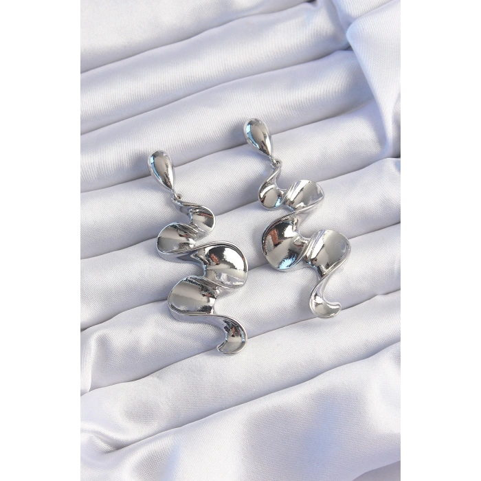 Pirinç Gümüş Renk Kıvrımlı Sallantılı Küpe