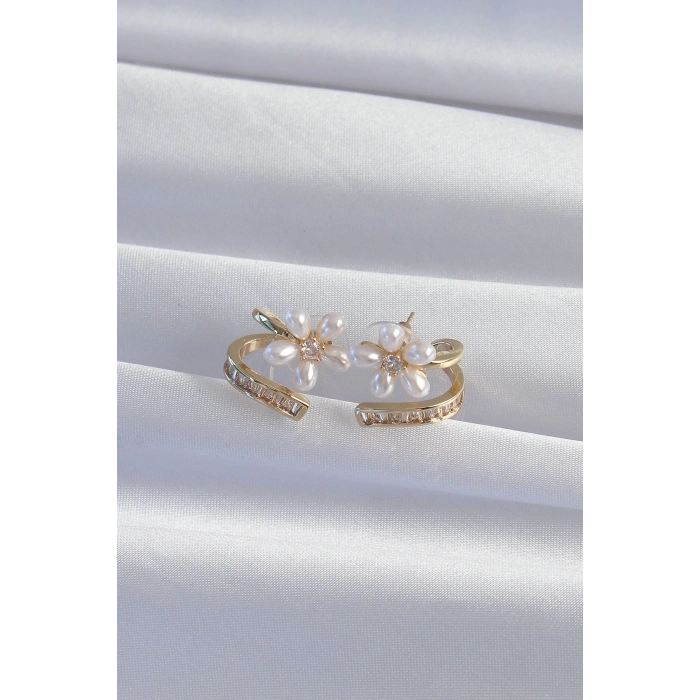 Pirinç Gold Renk Zirkon Taşlı Kıvrımlı İnci Çiçek Küpe