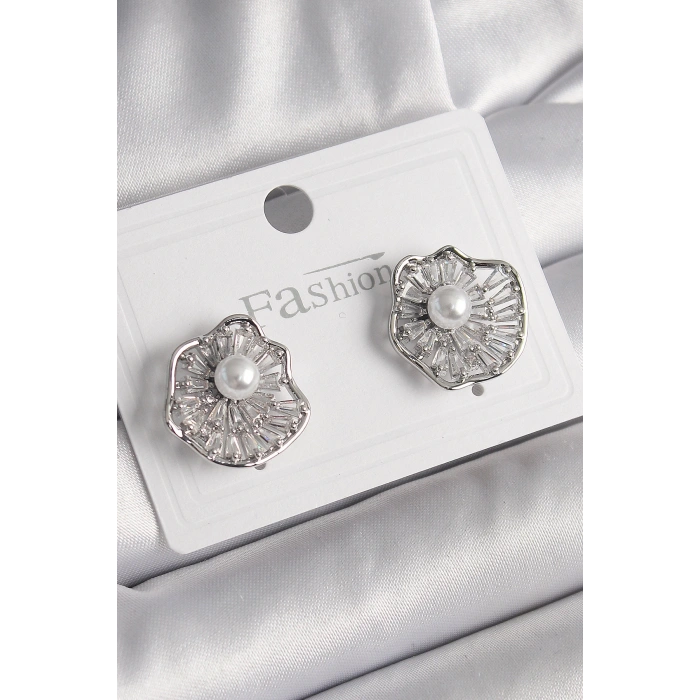 Pirinç Gümüş Renk Zirkon Taşlı Çiçek Model İnci Detay Kadın Küpe