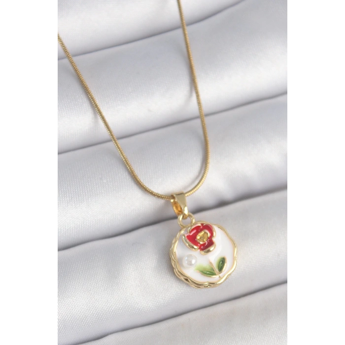 316L Çelik Gold Renk Zincir Beyaz Minimal Çiçek İşlemeli İnci Detay Portre Model Kadın Kolye