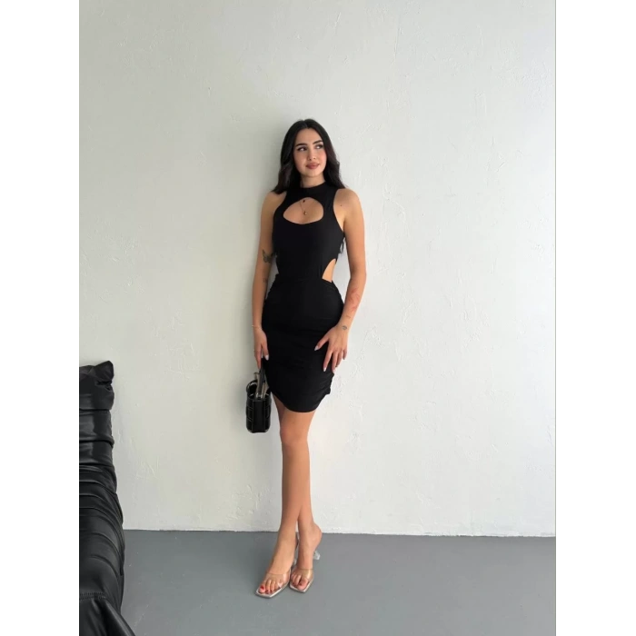 Göğüs ve Yanlar dekolteli Kolsuz Boy Elbise - Siyah