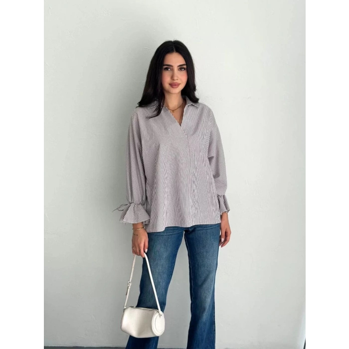 Kadın Arkası Asimetrik Yırtmaç Kesim Detaylı Cizgili Bluz Gömlek - Gri
