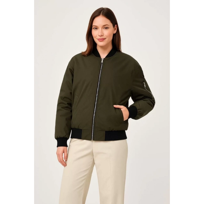 Kadın Bomber Mont Ceket – Fermuarlı, Kapitone İçi Astarlı, Su İtici Kumaş, Regular Fit, Yandan Cepli, Günlük Bahar & Kış Şık Rahat Stil - Haki