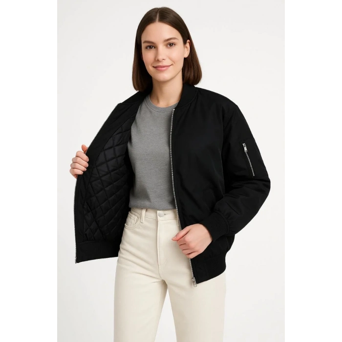 Kadın Bomber Mont Ceket – Fermuarlı, Kapitone İçi Astarlı, Su İtici Kumaş, Regular Fit, Yandan Cepli, Günlük Bahar & Kış Şık Rahat Stil - Siyah