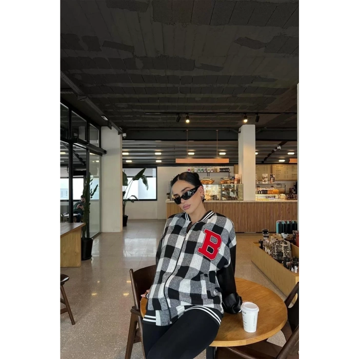 Kadın Pötikare Desen Harf Nakışlı Kolej Ceket - Siyah