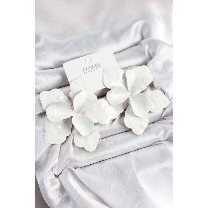 Pirinç Beyaz Çiçek Model Kadın Küpe