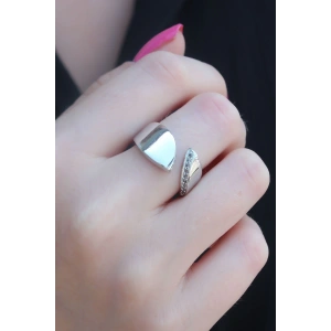 Gümüş Renk Zirkon Taşlı Kadın Yüzük